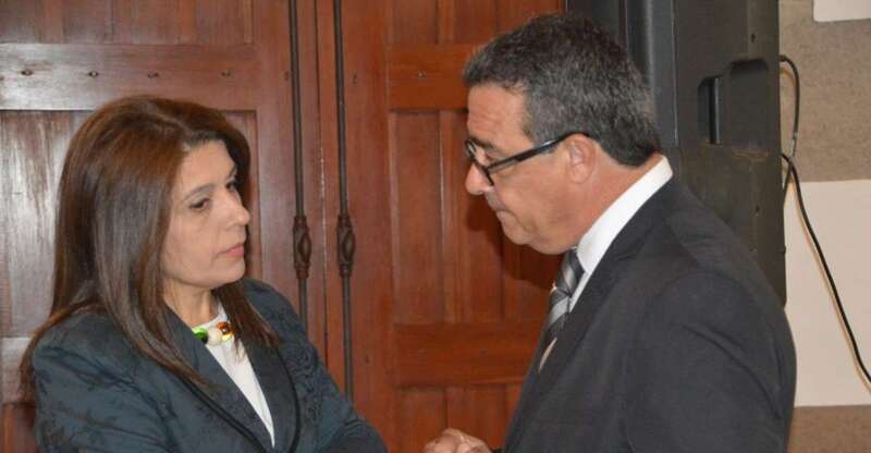 La vicealdesa y concejala de Vivienda, Carmen Hernández, y el gerente de Fomentas, Carmelo Ramírez (Foto TA)